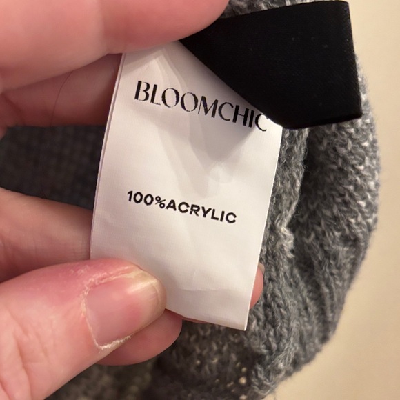 BloomChic Gray and White Heart Sweater Poncho - Picture 4 of 5